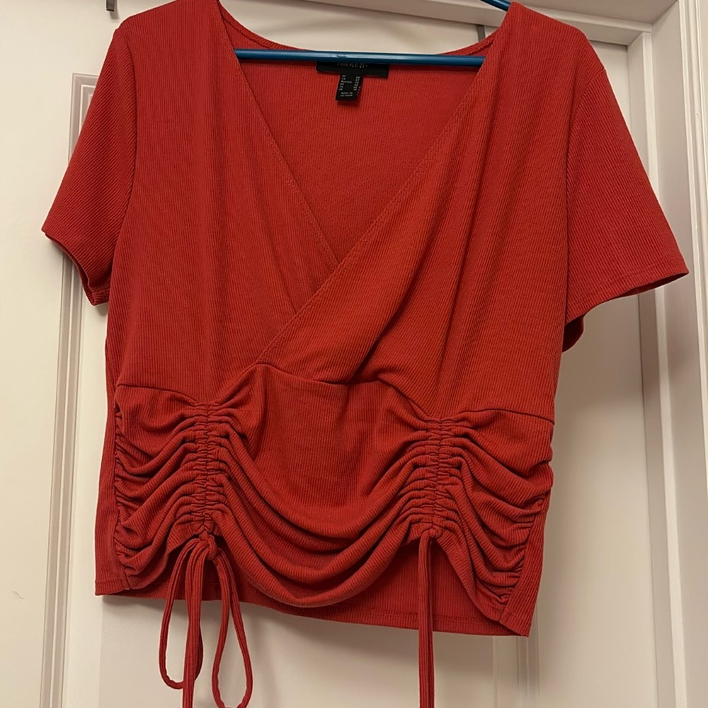 FOREVER 21+ Synch V - Neck Going out top